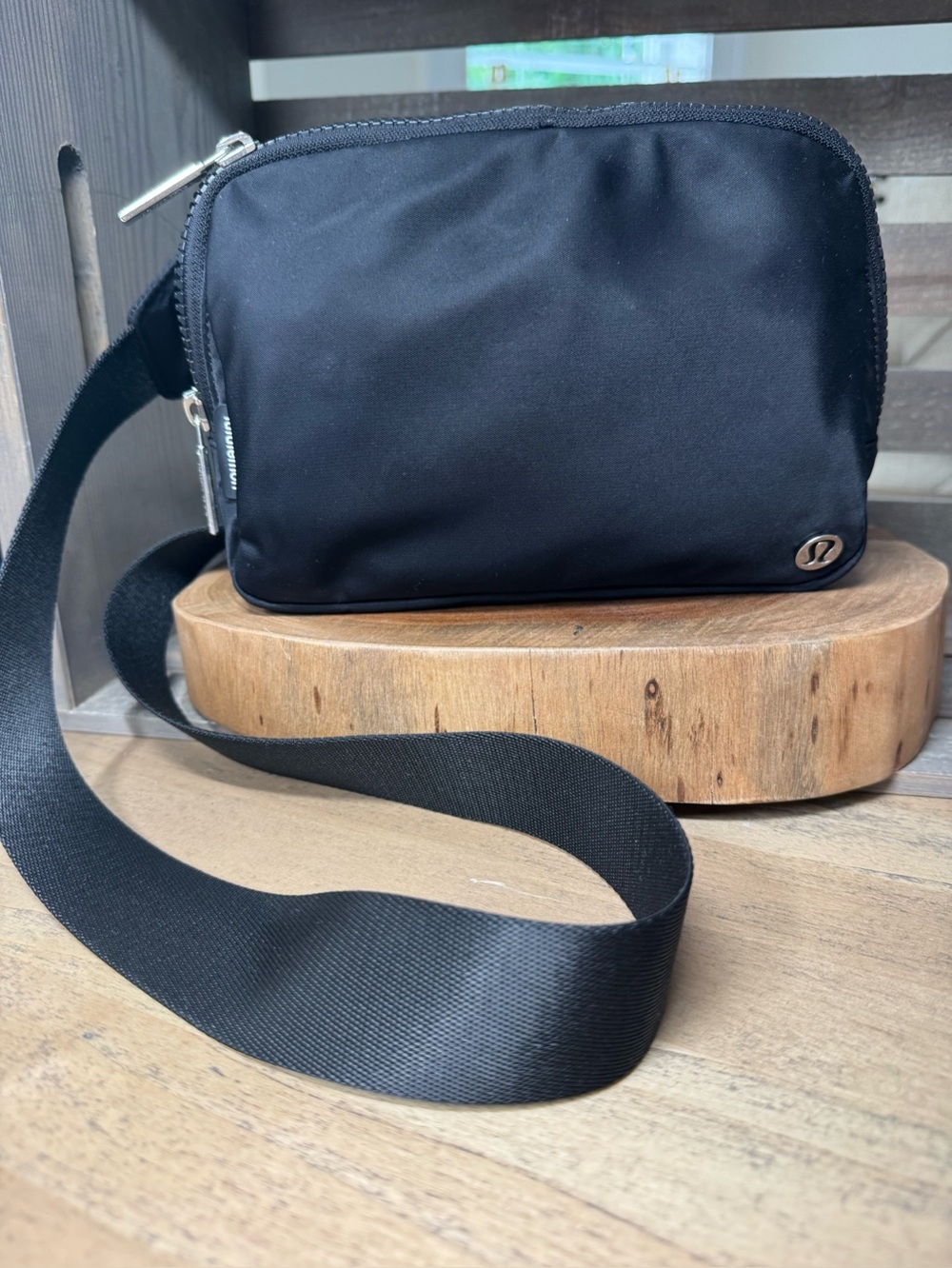 Lululemon 2L  Black Crossbody- Everywhere Belt Bag